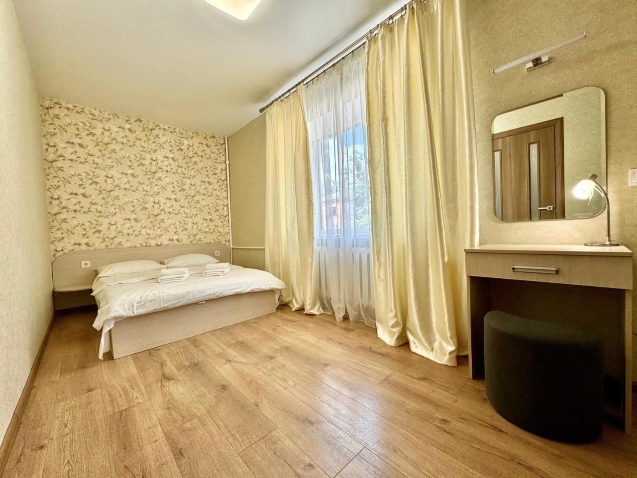 Apartpoltava Витончені Апартаменти Біля Лялькового Театру, Звітна Документація Для Відрядження, Банківський Чек Ngoại thất bức ảnh